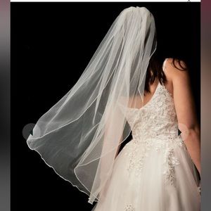 David’s Bridal One tier tulle fingertip veil with pencil edge